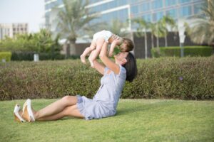 Read more about the article Famous Parenting Mom Life: Real Stories for Real Moms